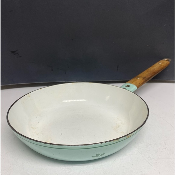 Dru Holland Seafoam Blue Enamel Cast Iron Pan - Picture 6 of 17